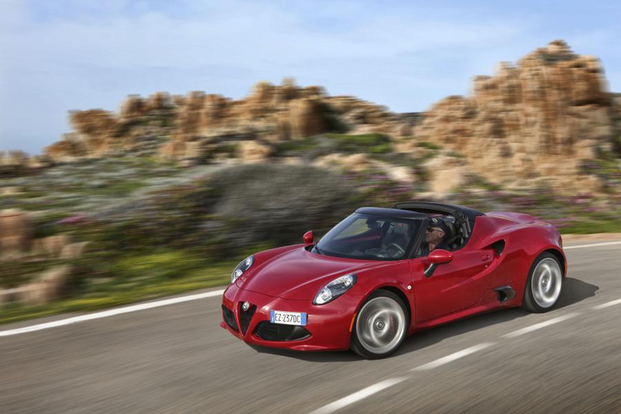  Alfa Romeo 4C Spider (960) 2015 года  (WW) (фото 2 из 59)